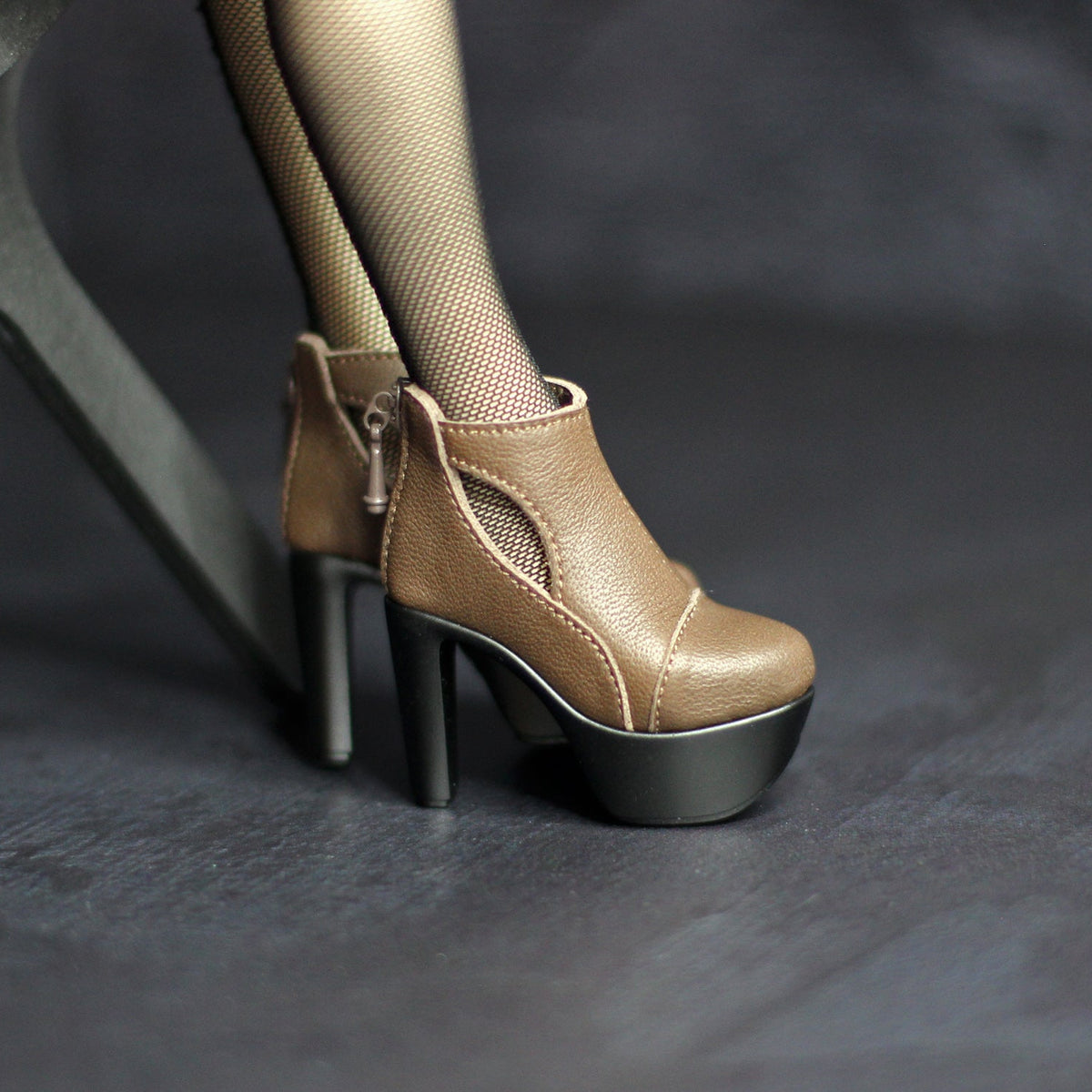Brown High-Heeled Boots with Side Cutouts for MiniFee